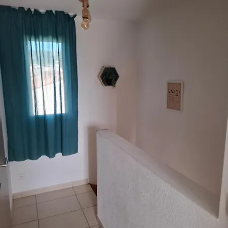 De Lozari Tatil Evi *